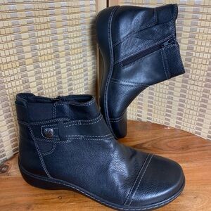 🔶Clarks Cora Tropic Pebbled Side Zip Bootie Black Leather Casual Boots Size 6.5